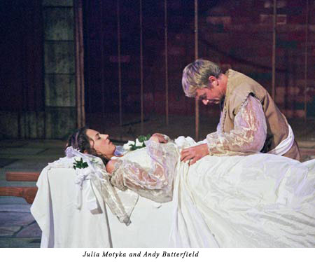 Romeo at Juliet's bier